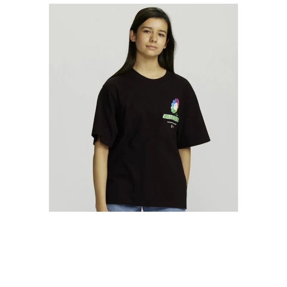 New Billie Eilish by Takashi Murakami UT Short Sleeve Oversized Graphic - Picture 1 of 9